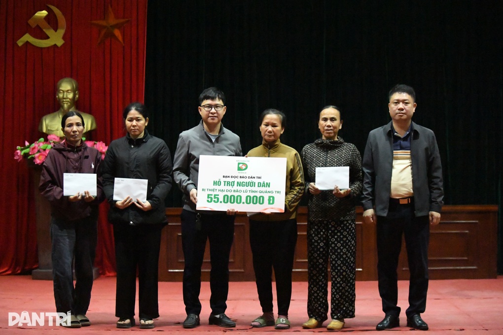 Bạn đọc Dân trí trao hỗ trợ 11 gia đình có người tử nạn trong mưa lũ - 3