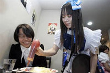 Tiếp viên cà phê… kiểu Nhật