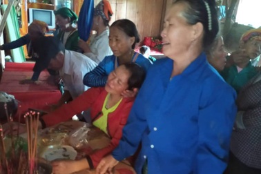 Trưởng công an xã hy sinh trong lũ: Xót xa đám tang nhờ nhà người thân