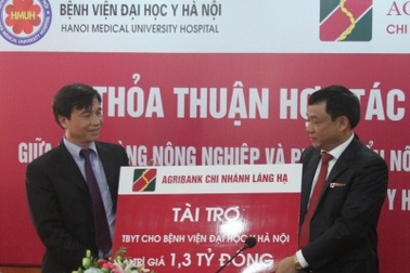 Agribank Láng Hạ tài trợ 1,3 tỷ đồng đến Bệnh viện Đại học Y Hà Nội