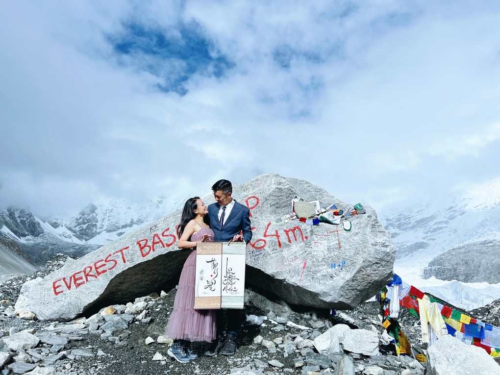 Chuyện tình lãng mạn của cặp đôi Việt cầu hôn trên Everest - 1 Chuyện tình lãng mạn của cặp đôi Việt cầu hôn trên Everest - 1