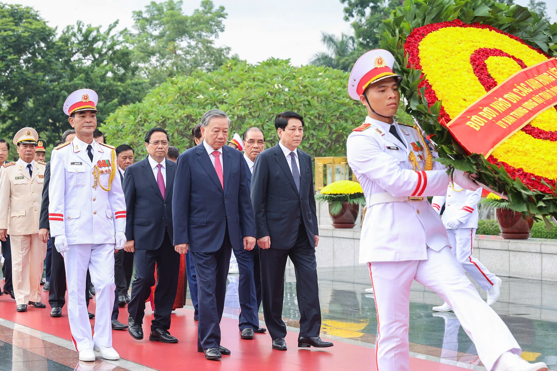 Lãnh đạo Đảng, Nhà nước vào Lăng viếng Bác, dâng hương các Anh hùng liệt sĩ - 6 Lãnh đạo Đảng, Nhà nước vào Lăng viếng Bác, dâng hương các Anh hùng liệt sĩ - 6
