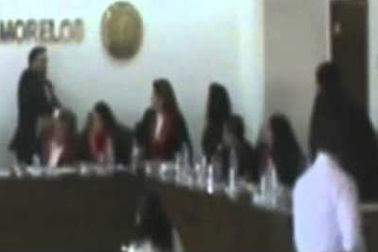 Các thẩm phán Mexico đánh đấm nhau giữa tòa