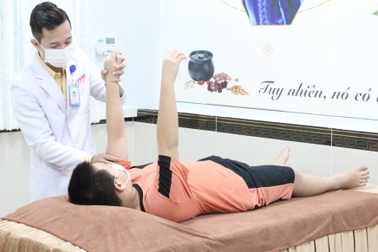 Chóng mặt trong khi tắm, bé trai 13 tuổi bất ngờ đột quỵ nhồi máu não