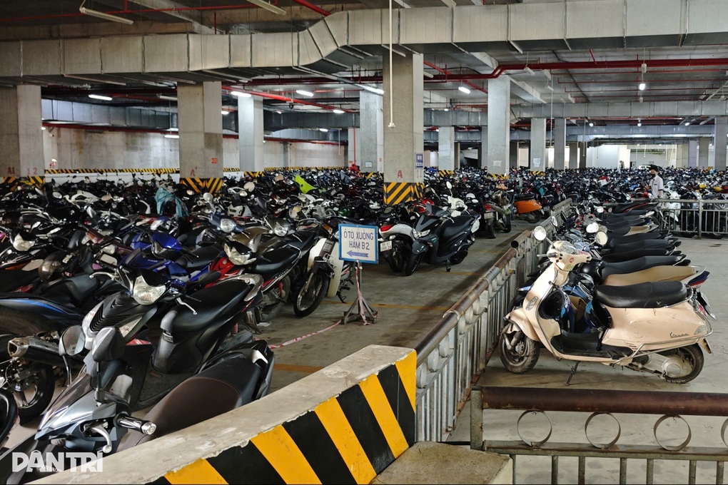 Sinh viên tăng chi phí, đi lại vất vả hơn vì tuyến buýt TPHCM cắt lộ trình - 3 Sinh viên tăng chi phí, đi lại vất vả hơn vì tuyến buýt TPHCM cắt lộ trình - 3