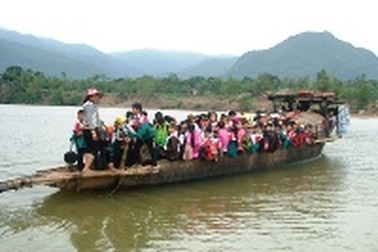 Dân ngao ngán vì đò "tử thần" thu phí "cắt cổ"