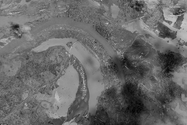 Ngôi làng ở Lào nhìn từ trên cao trước và sau vụ vỡ đập thủy điện