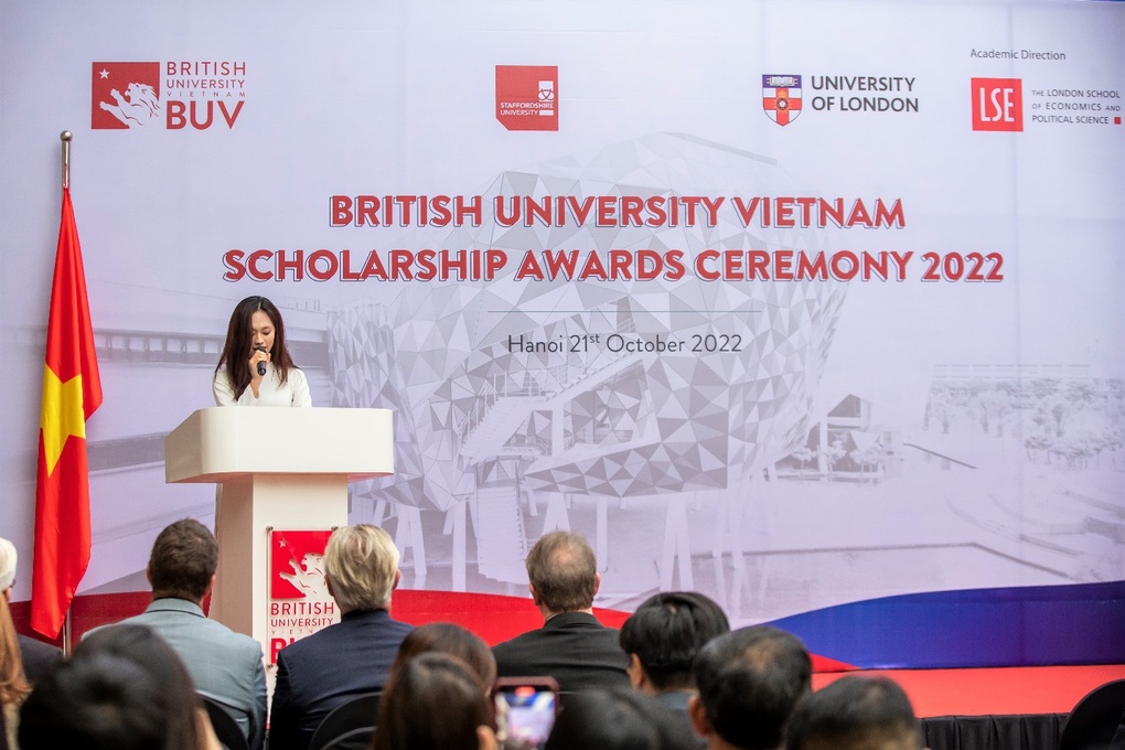Trường Đại học Anh Quốc Việt Nam trao 14 học bổng cho học sinh xuất sắc - 3 Trường Đại học Anh Quốc Việt Nam trao 14 học bổng cho học sinh xuất sắc - 3