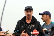 HLV Alfred Riedl: “Đội tuyển Việt Nam đang gặp sức ép lớn”