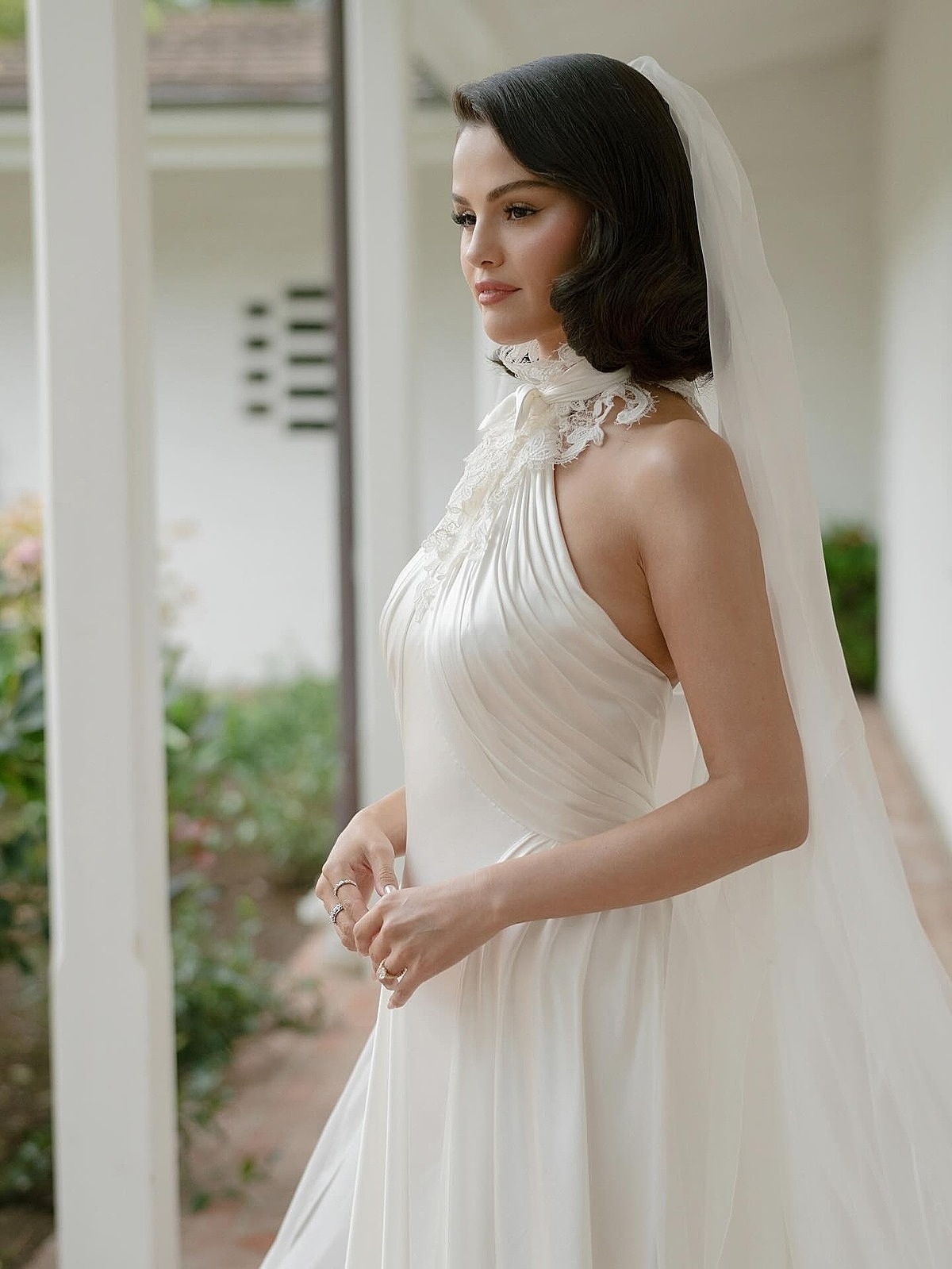 Sau đám cưới rầm rộ, Selena Gomez bị chỉ trích vô ơn - 1
