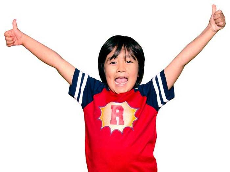 10 ngôi sao YouTube kiếm tiền khủng nhất năm 2020 - 10