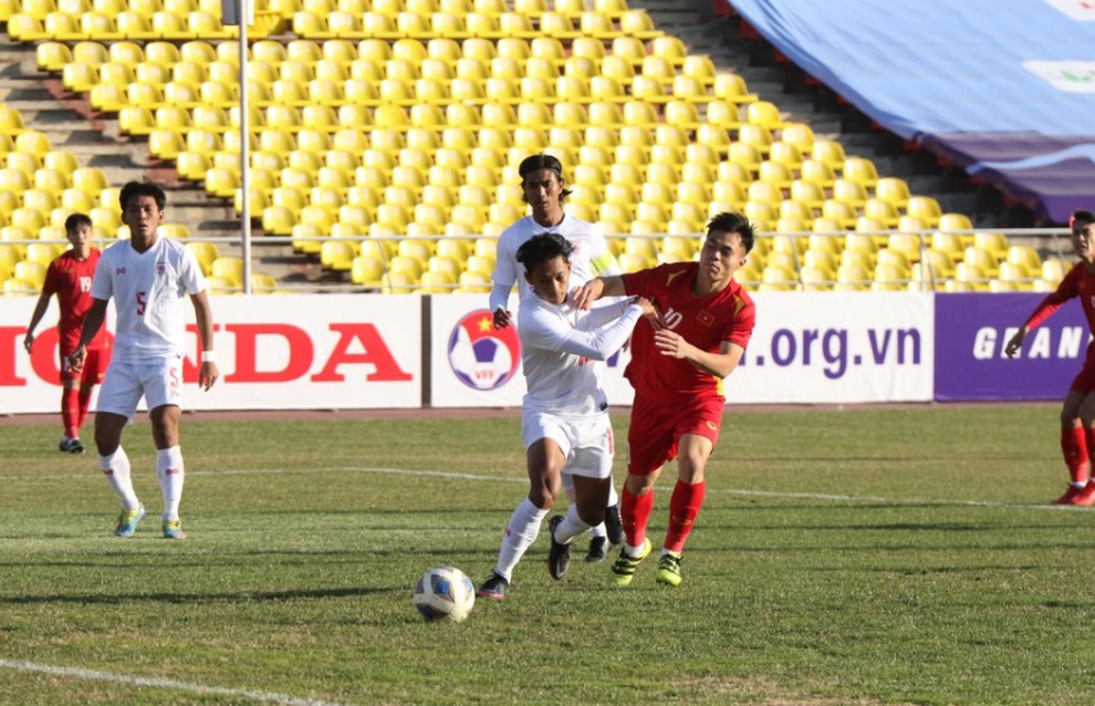 Trọng tài trong nước: Cầu thủ U23 Việt Nam đánh nguội xứng đáng thẻ đỏ - 2