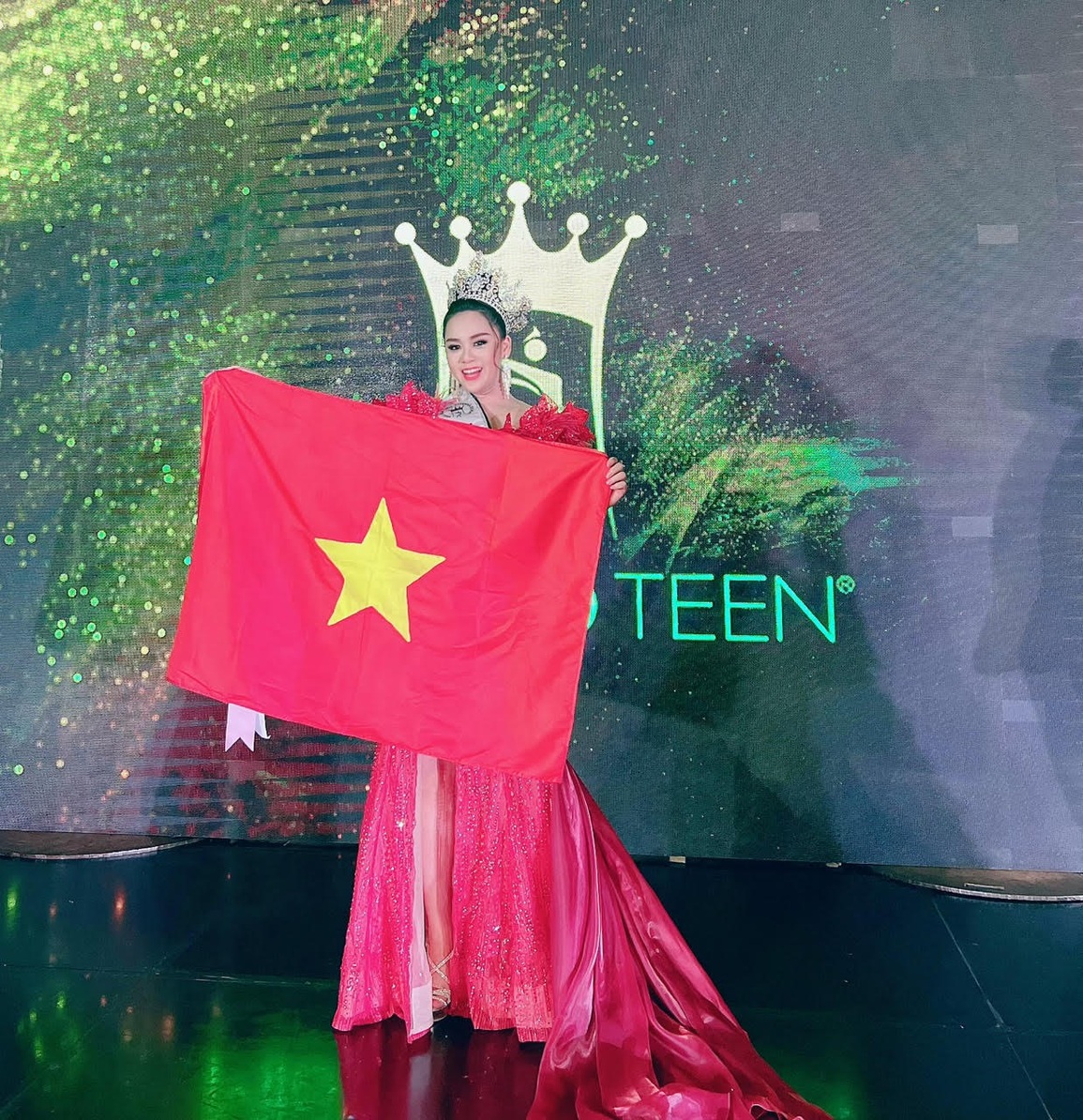 Huyền Diệu đăng quang Hoa hậu Du lịch Sinh thái Quốc tế - 2 Huyền Diệu đăng quang Hoa hậu Du lịch Sinh thái Quốc tế - 2