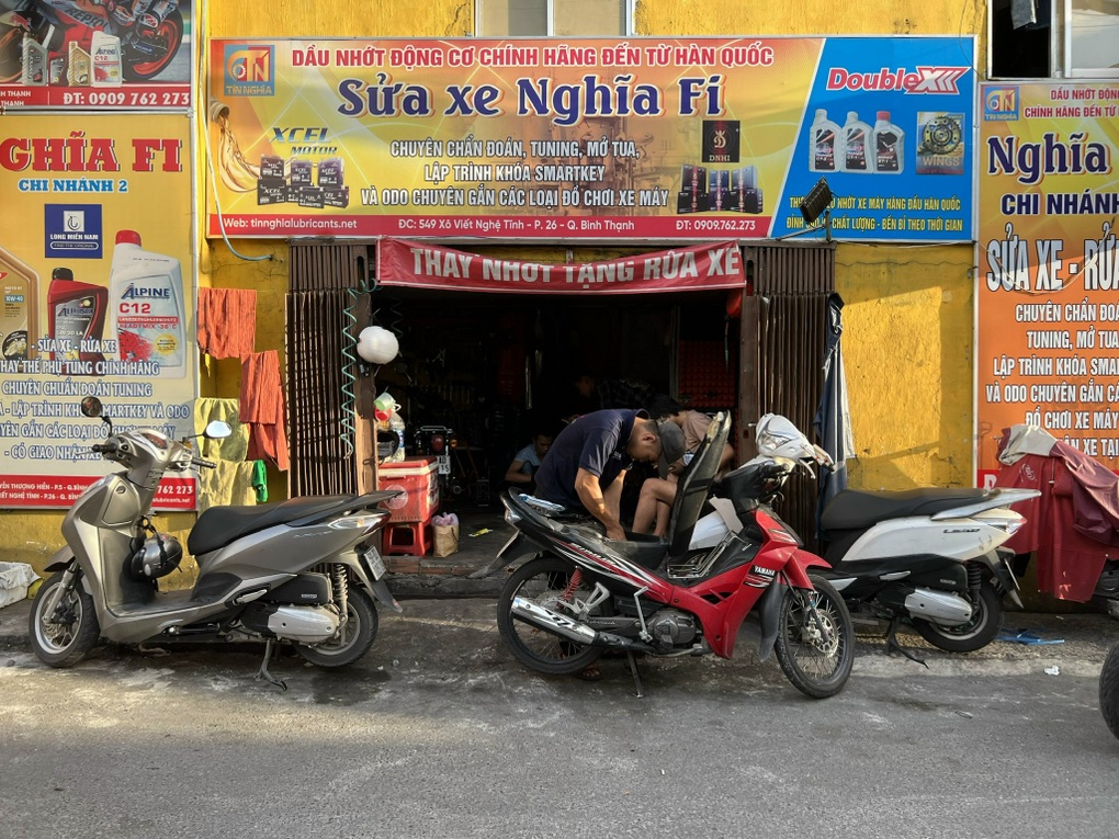 Tiệm sửa xe hoàn lương của chàng trai có tuổi trẻ lầm lỗi - 2 Tiệm sửa xe hoàn lương của chàng trai có tuổi trẻ lầm lỗi - 2