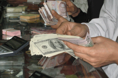 Thị trường ngoại tệ có biểu hiện căng thẳng trở lại