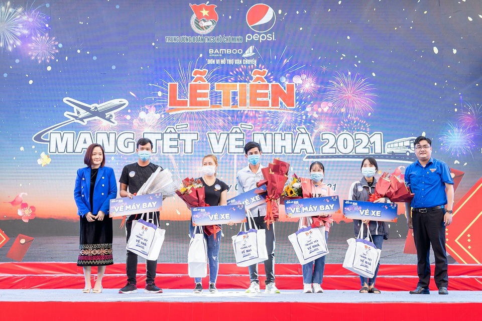 Wowy, Karik, Lăng LD - Ba đại sứ cùng dàn sao mang Tết về nhà xuân này! - 5 Wowy, Karik, Lăng LD - Ba đại sứ cùng dàn sao mang Tết về nhà xuân này! - 5