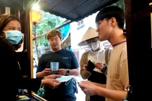 48 du khách cùng chuyến bay với ca Covid-19 thứ 17 đang ở Hội An và Huế