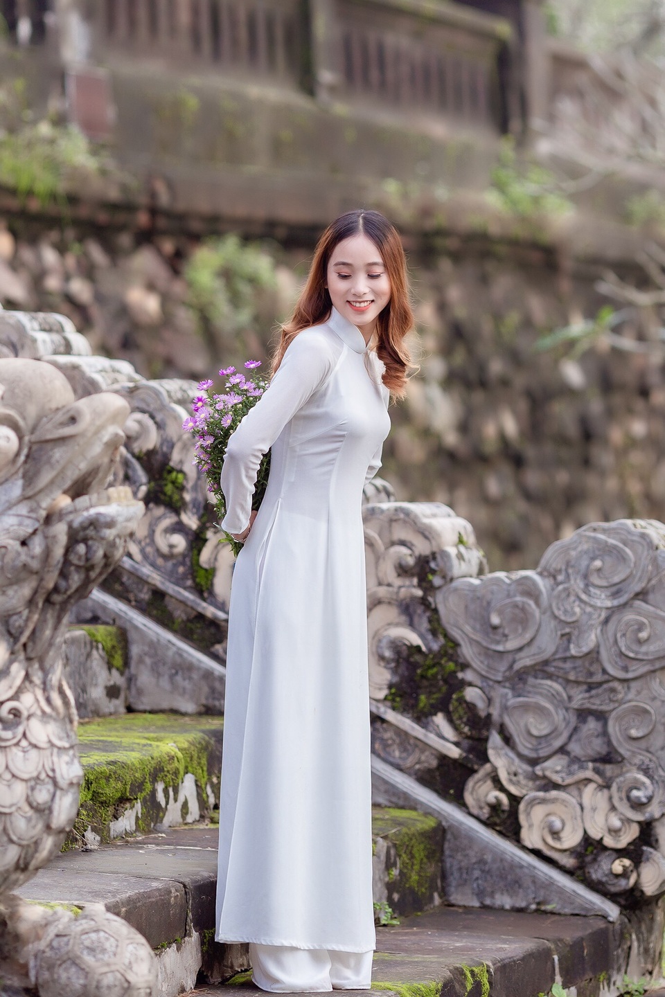 Nét đẹp nữ sinh Huế trong tà áo dài dịp Quốc tế Phụ nữ - 9 Nét đẹp nữ sinh Huế trong tà áo dài dịp Quốc tế Phụ nữ - 9