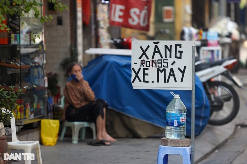 Xăng dầu nóng rẫy, trách nhiệm của từng Bộ tới đâu? - 1 Xăng dầu nóng rẫy, trách nhiệm của từng Bộ tới đâu? - 1