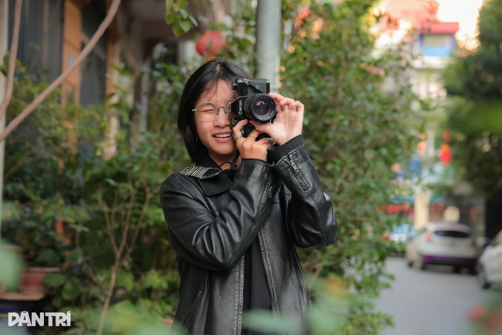 Con gái NSND Công Lý: Bố chỉ thể hiện tình cảm lúc… say - 5