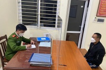 Bắt 2 đối tượng thu tiền bảo kê bãi cỏ lau ở Ba Vì