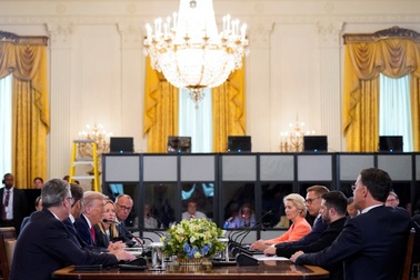 Tổng thống Trump gặp các lãnh đạo châu Âu để thảo luận về chiến sự Ukraine