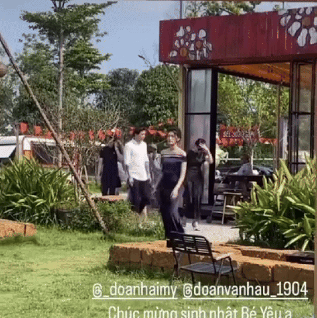 Phong cách chuẩn tiểu thư đài các của vợ cầu thủ Đoàn Văn Hậu - 3 Phong cách chuẩn tiểu thư đài các của vợ cầu thủ Đoàn Văn Hậu - 3
