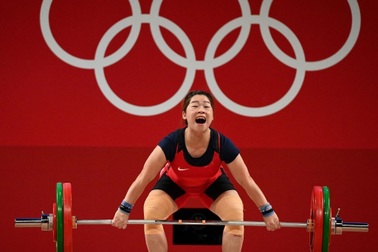 Học trò gây thất vọng, HLV đội tuyển cử tạ Việt Nam xin lỗi người hâm mộ