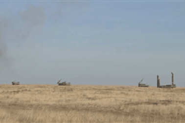 Xem dàn lá chắn thép Nga trút "mưa" tên lửa trong tập trận