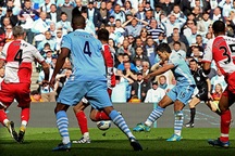 Nhìn lại những phút nghẹt thở của "Ngày phán quyết" Premier League