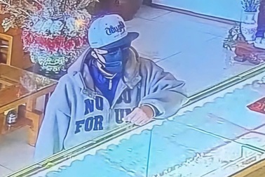 Công an truy bắt kẻ cướp tiệm vàng ở Lâm Đồng