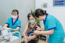 Long Châu miễn phí vaccine bạch hầu - uốn ván cho người trên 60 tuổi ở 2 tỉnh