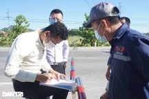 Ngày đầu TP Vinh cách ly: Bản hợp đồng tiền tỷ được ký tại chốt kiểm dịch