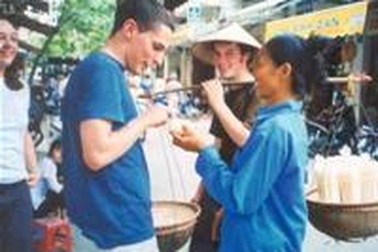 Nào, cùng đi “gap year” tình nguyện!