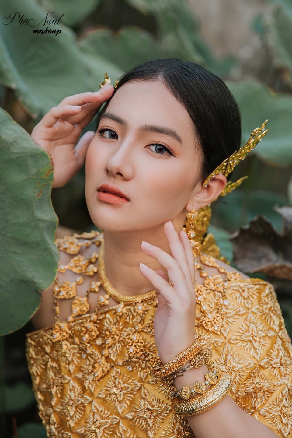 Thiếu nữ nhận mưa lời khen khi diện trang phục dân tộc Khơ-me - 3 Thiếu nữ nhận mưa lời khen khi diện trang phục dân tộc Khơ-me - 3
