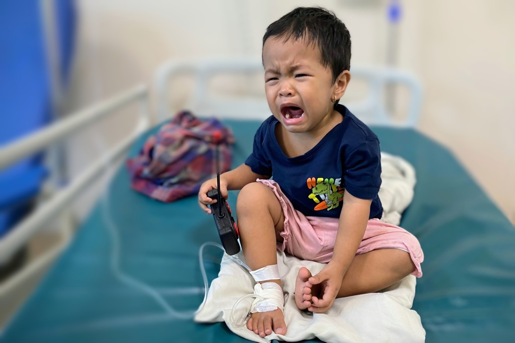 Người mẹ đơn thân cầu xin mọi người cứu con gái nhỏ bị ung thư - 4 Người mẹ đơn thân cầu xin mọi người cứu con gái nhỏ bị ung thư - 4
