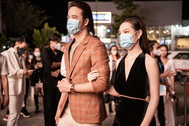 Đoàn Minh Tài tình tứ bên người yêu tin đồn Sunny Đan Ngọc