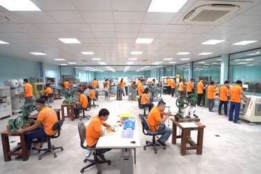 Từ người giũa ngọc tới ông lớn đa ngành