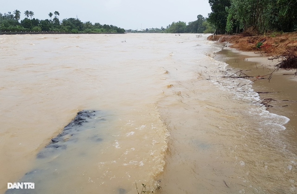 Văn bản lạ gây phẫn nộ tại TP Nha Trang: Biển nước làm lộ sự quan liêu! - 8 Văn bản lạ gây phẫn nộ tại TP Nha Trang: Biển nước làm lộ sự quan liêu! - 8