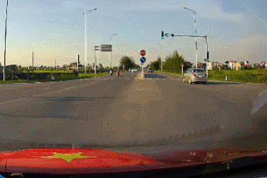 Nổi bật tuần qua: Xe máy lao thẳng vào xe container đang chuyển hướng