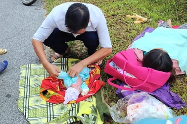 Thai phụ sinh con bên lề đường được nam điều dưỡng tình cờ đi qua đỡ đẻ