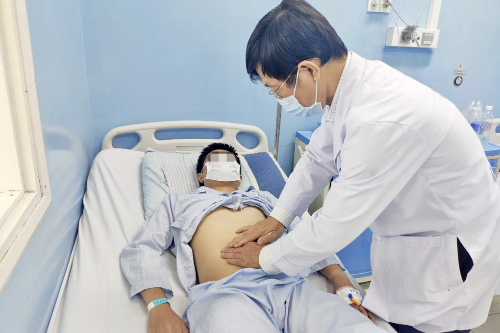 Chàng trai 22 tuổi đau hông lưng, vào viện mới biết suýt cắt bỏ quả thận - 2 Chàng trai 22 tuổi đau hông lưng, vào viện mới biết suýt cắt bỏ quả thận - 2
