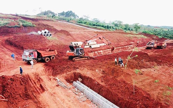 Một trưởng phòng bị tạm đình chỉ công tác vì liên quan đến đất đai  - Ảnh 1.