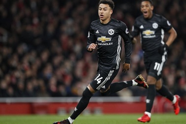 Arsenal 1-3 MU: Cú đúp của Lingard, Pogba nhận thẻ đỏ