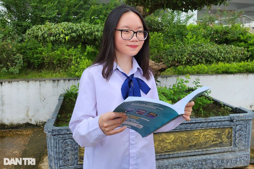 Thủ khoa kép toàn quốc đạt 8.5 IELTS và bảng thành tích đáng nể - 1 Thủ khoa kép toàn quốc đạt 8.5 IELTS và bảng thành tích đáng nể - 1
