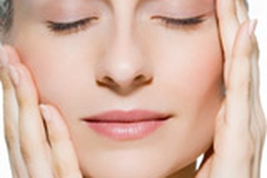 Giảm nếp nhăn bằng mát xa