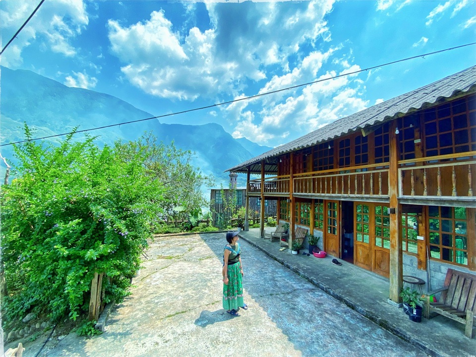 Vợ chồng Hà Nội dựng nhà sàn 500m2, sống cảnh điền viên ở Sapa - 1