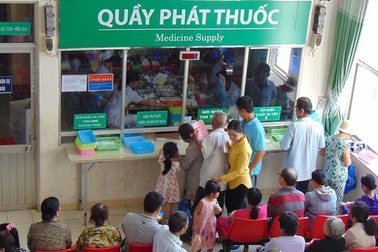 Bệnh viện hết thuốc bảo hiểm: Tự mua, cụ ông 3 năm mòn mỏi chờ hoàn tiền