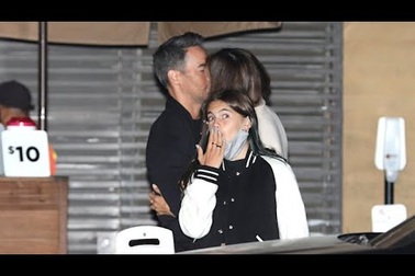 Alessandra Ambrosio hôn bồ mới khi đi ăn tối