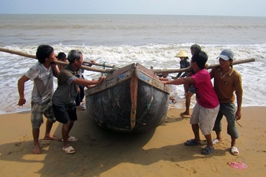 Căng mình đối phó với cơn bão mạnh nhất thập kỷ